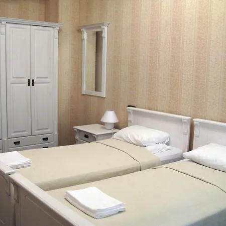 Moisa Iseteeninduslik Majutus Padise